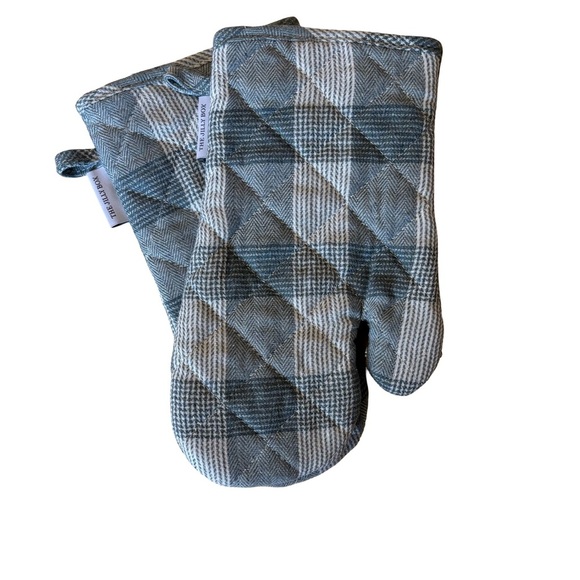 The Cross “Marjorie” blue plaid oven mitts Jilly Box NWT - Picture 1 of 1